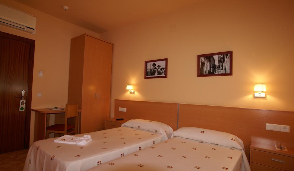 Hotel Mont-Roig Екстериор снимка