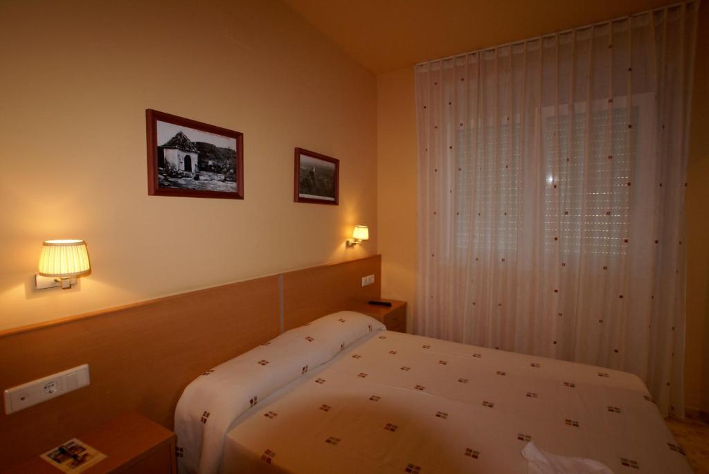 Hotel Mont-Roig Екстериор снимка